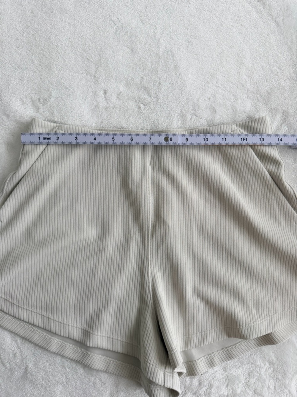 lululemon athletica Off-White/Cream Ribbed High-Waist Lounge Shorts Size 6 - Picture 5 of 8